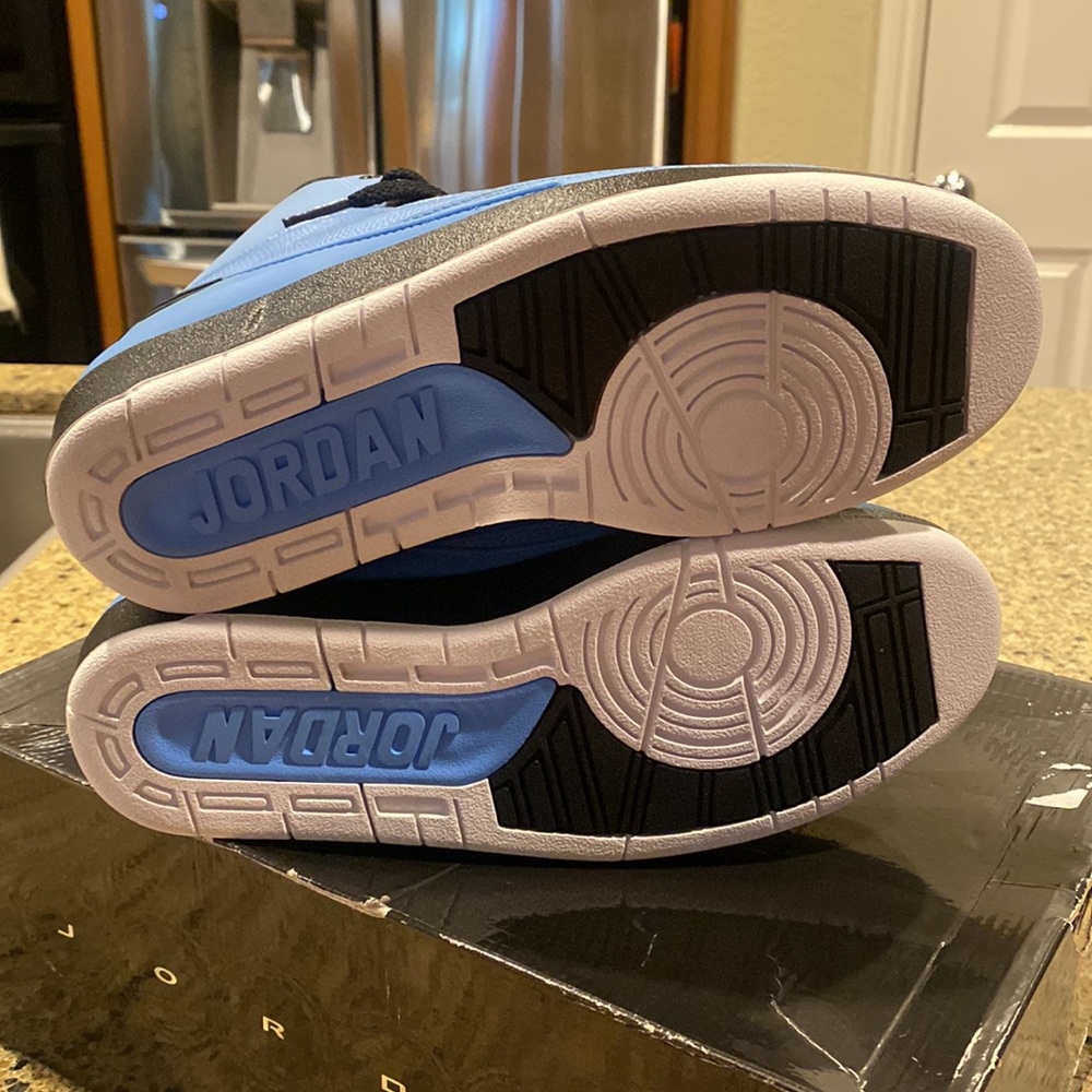 Jordan 2 GS - Picture 2 of 9